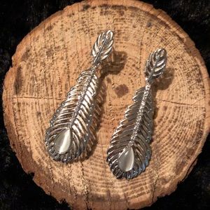 🌟🆕Feather Earrings w Bling & Opal Stone🌟